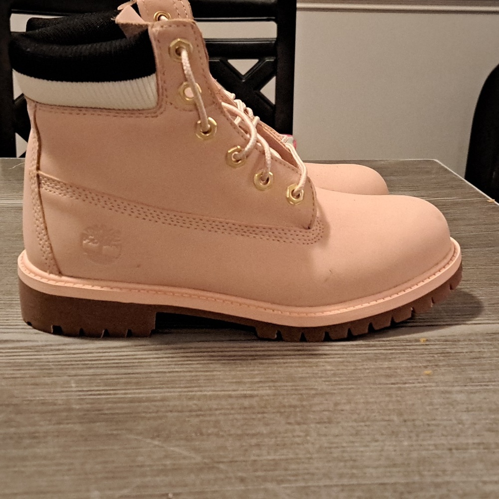 BOOTS - Picture 5 of 6